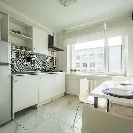 Nezavisimosti 72 Apartment