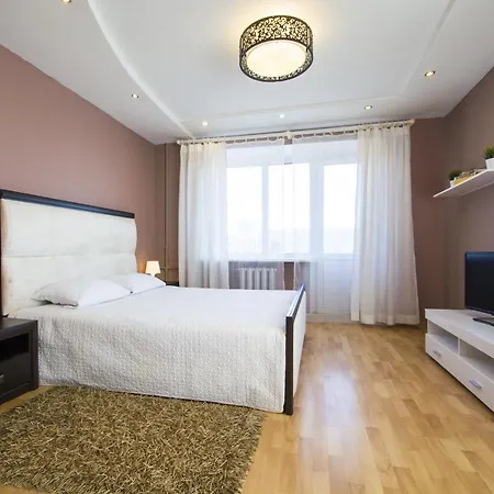 Nezavisimosti 72 Apartment